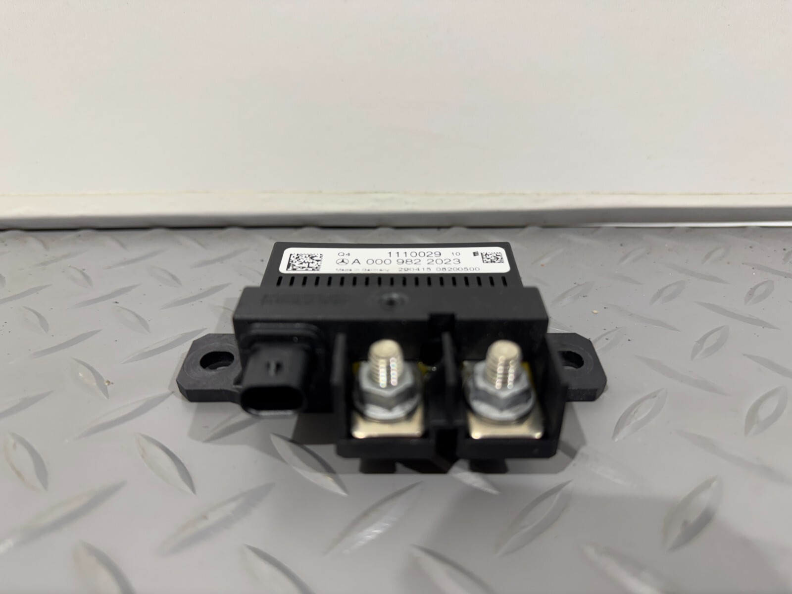MERCEDES E CLASS W212 09-16 BATTERY RELAY MODULE A0009822023