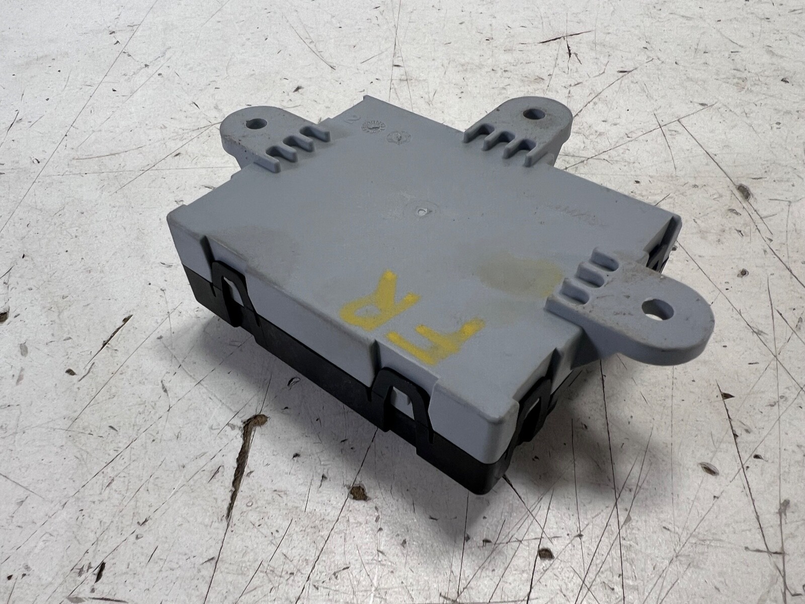 2017-2020 JAGUAR F-PACE FRONT RIGHT PASSENGER SIDE DOOR CONTROL MODULE UNIT OEM