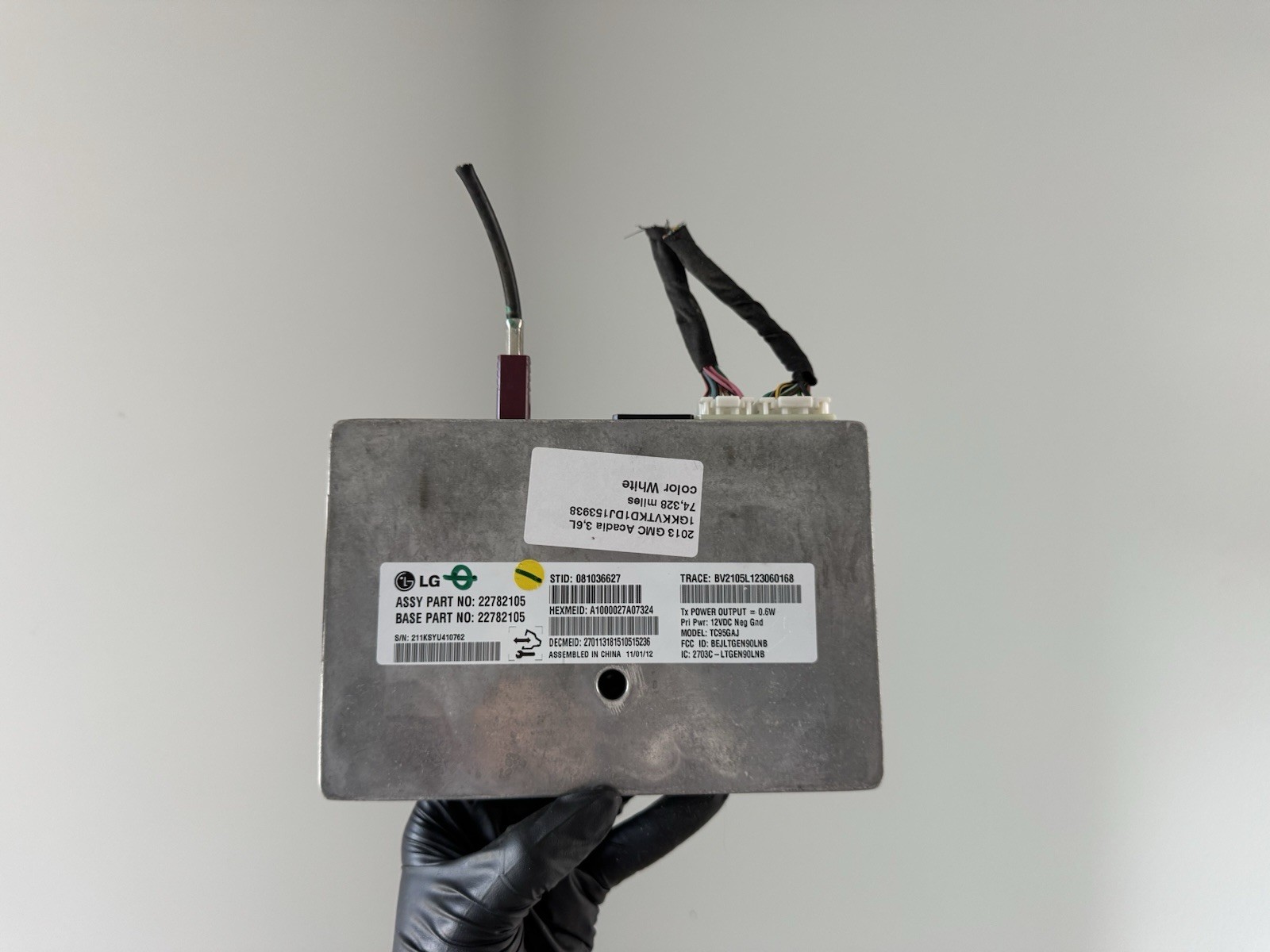2013-2016 GMC Acadia Communication Computer Control Module Silver OEM 22782105