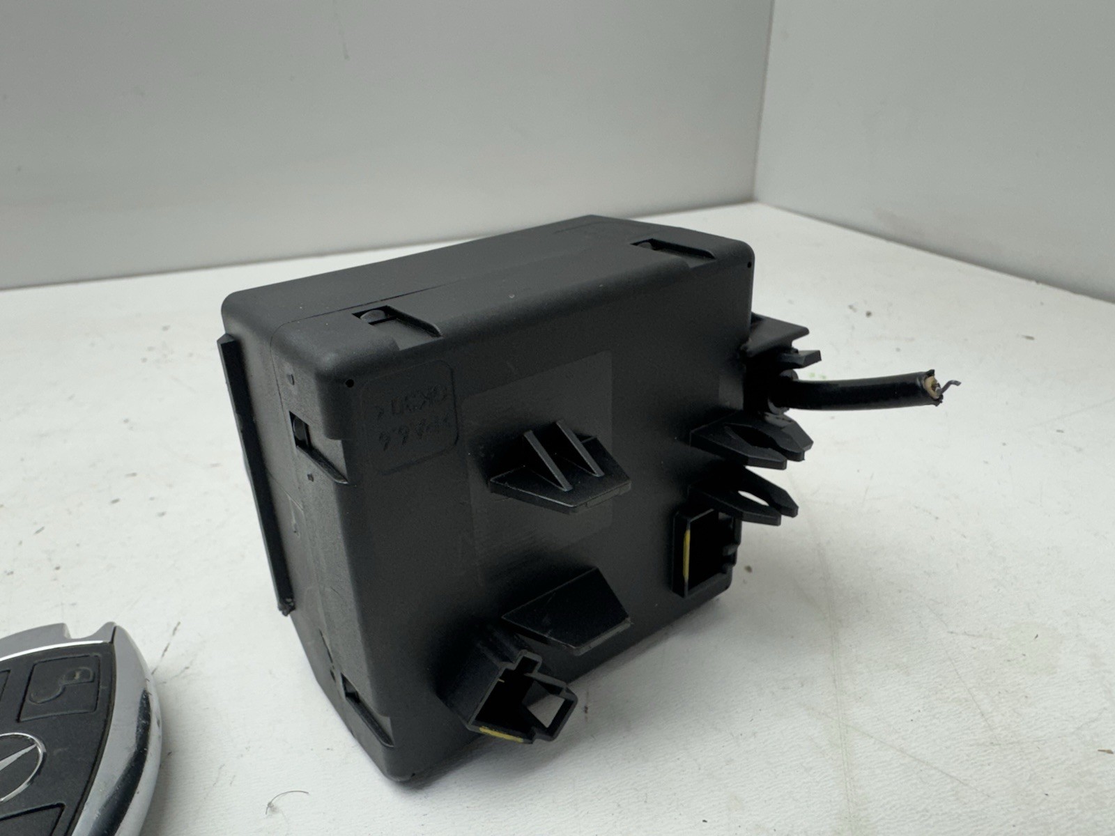 08-12 Mercedes E350 C300 GLK350 Control Module Ignition Key Node OEM