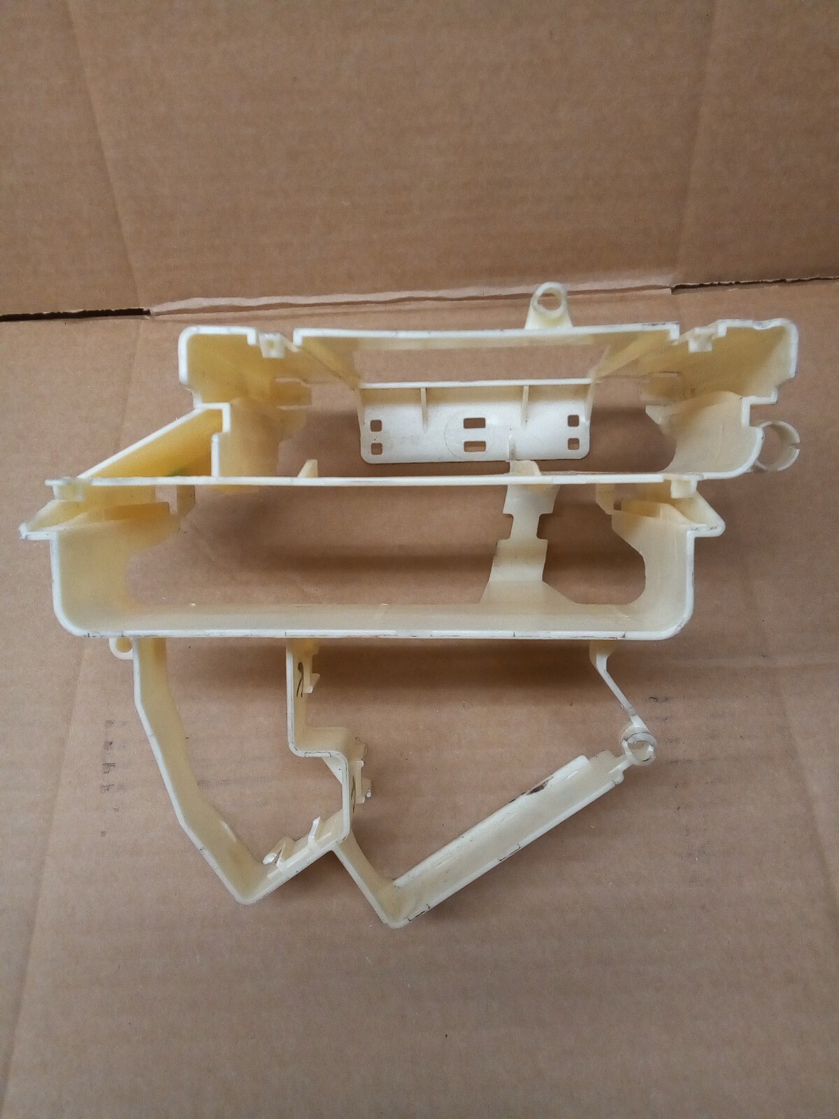 2001 – 2005 BMW 325I PLASTIC HOLDER FOR ENGINE COMPUTER 7543158