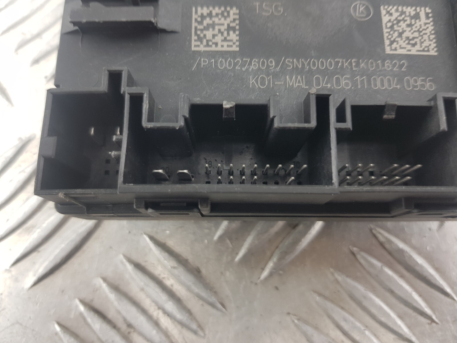 AUDI A6 DOOR CONTROL MODULE UNIT FRONT LEFT PASSENGER SIDE 4G8959792A 2011