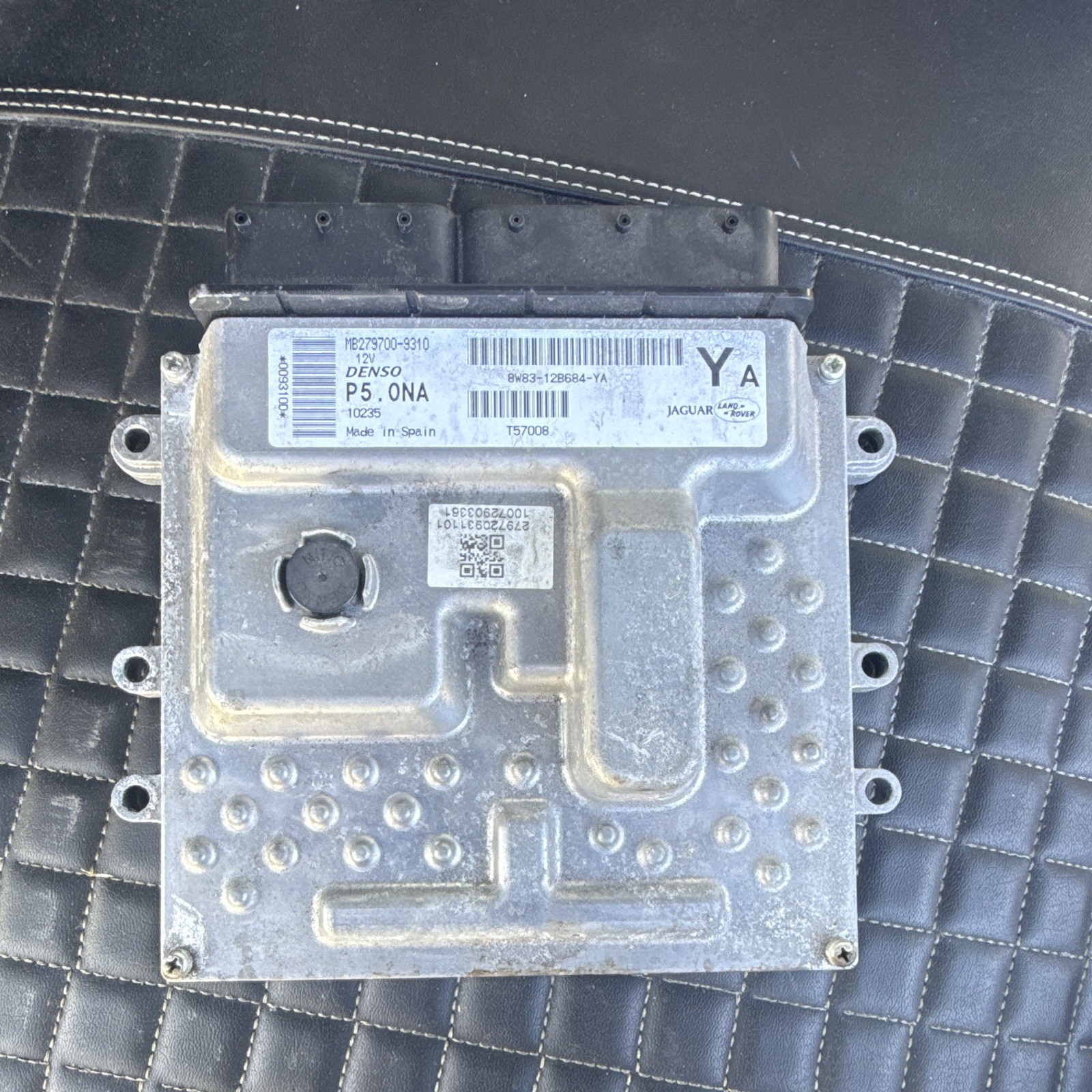 Jaguar Land Rover ECU ECM Engine Control Module Denso 8W83-12B684YA MB2797009310