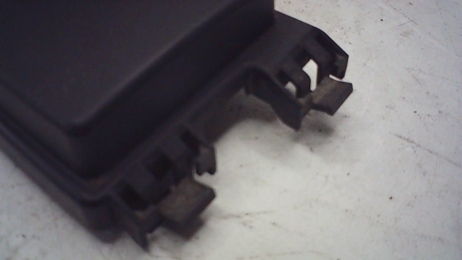05 Jeep Grand Cherokee Engine Fuse Relay Panel Cover L0023295 ; P04692105AG
