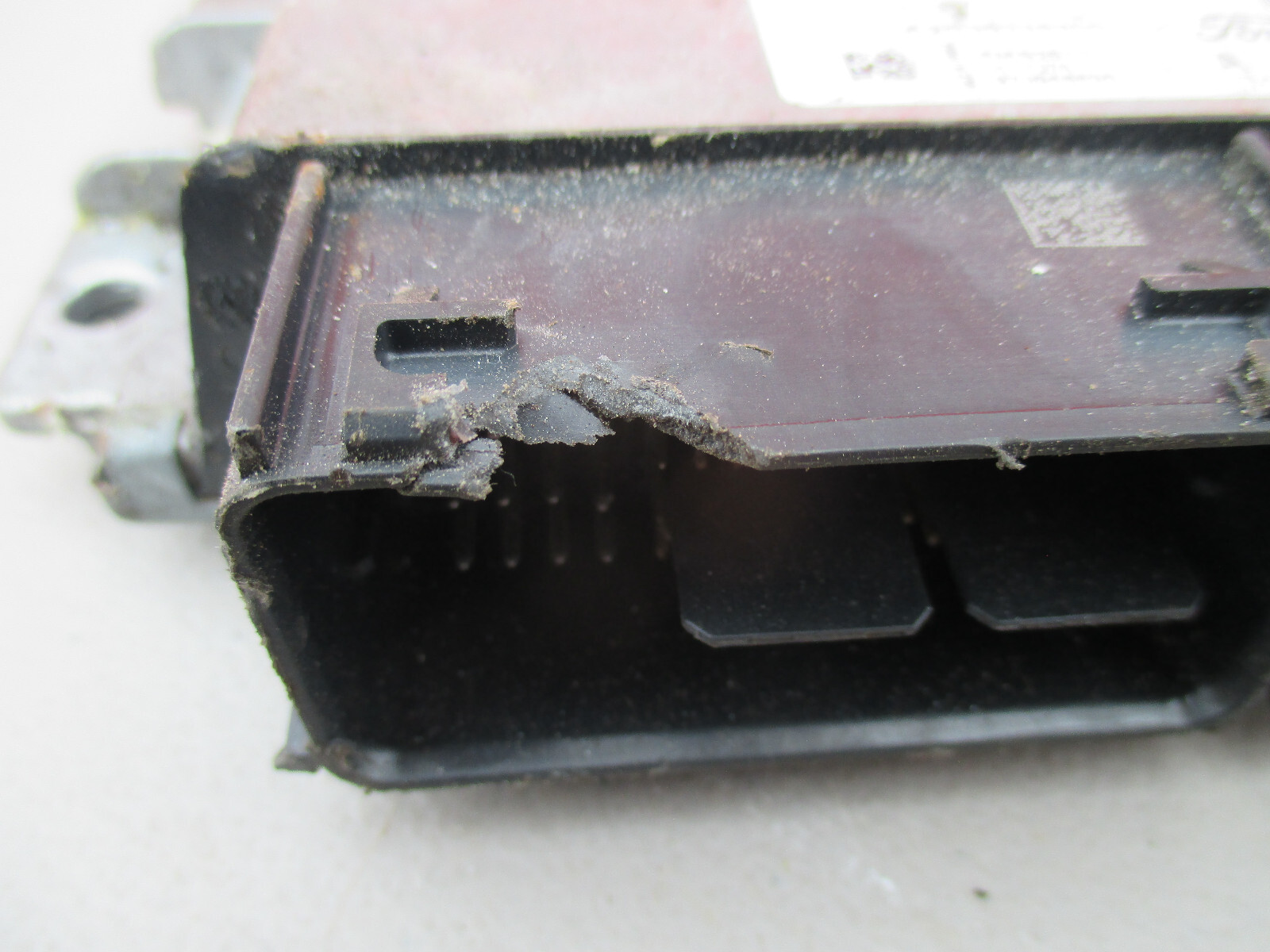 2015-2016 FORD ESCAPE ECM ENGINE COMPUTER fj5a-12a650-ma Small Chips in Plug