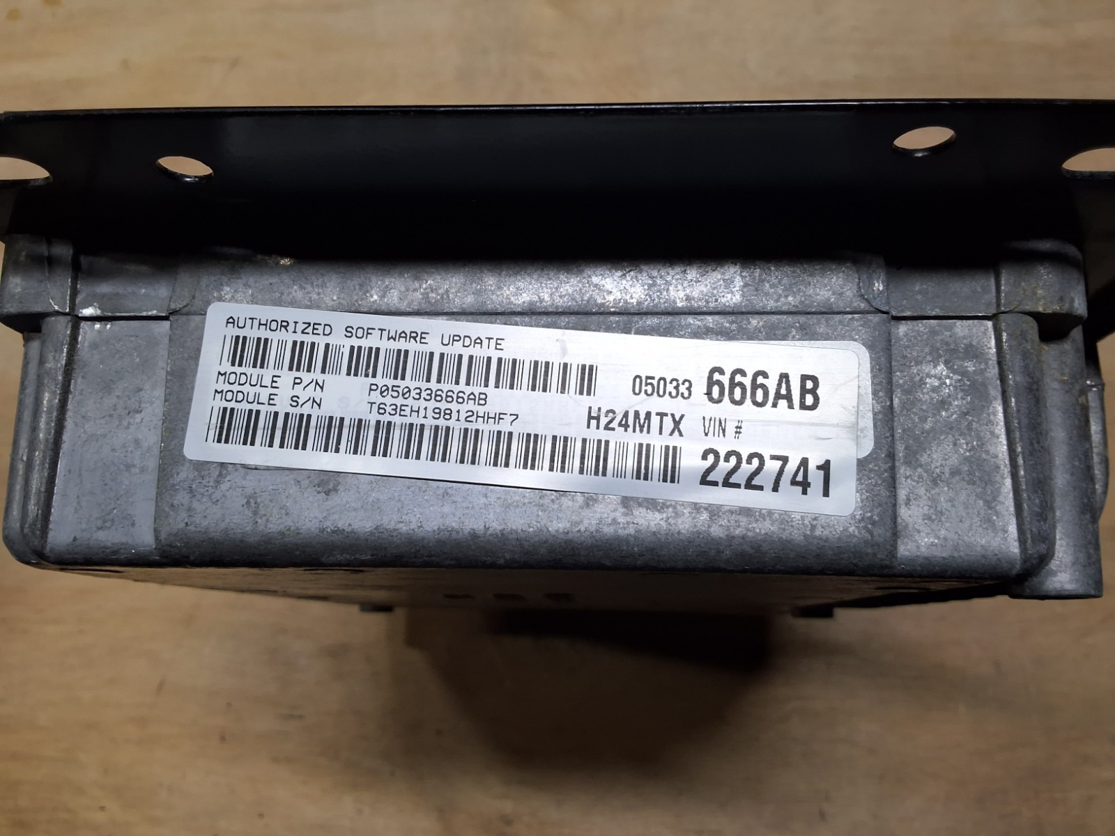 Chrysler PT Cruiser 2002 2.4 M/T ECU engine computer part # P05033666AB */*