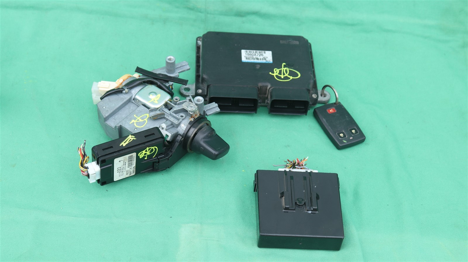 07 MITSUBISHI Outlander 3.0 ECM ECU Immob Computer Ignition Smart FOB 1860A726