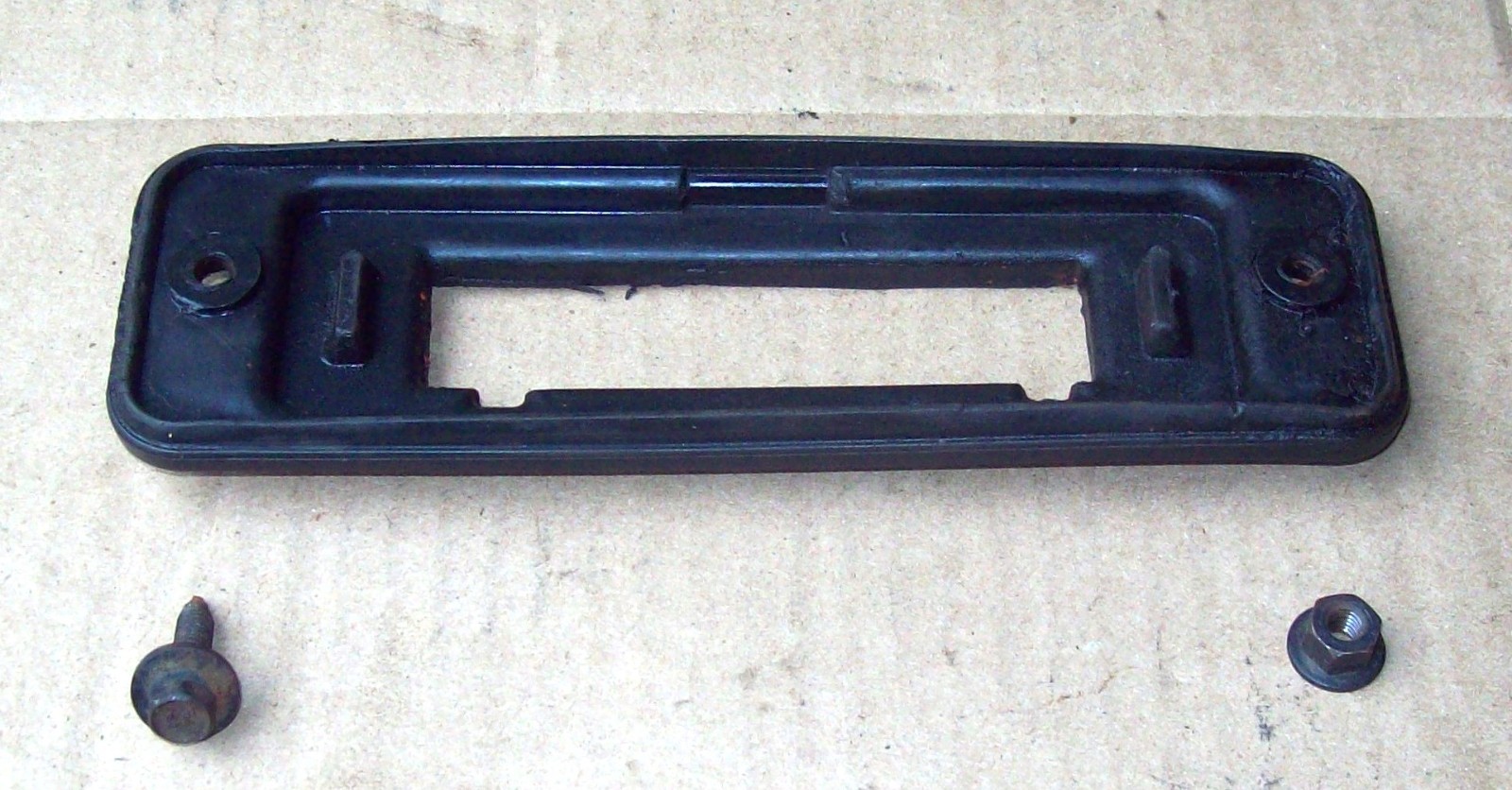 92-97 FORD TRUCK F150 F250 F350,BRONCO PCM COMPUTER CAB SEAL,MOUNTING HARDWARE.