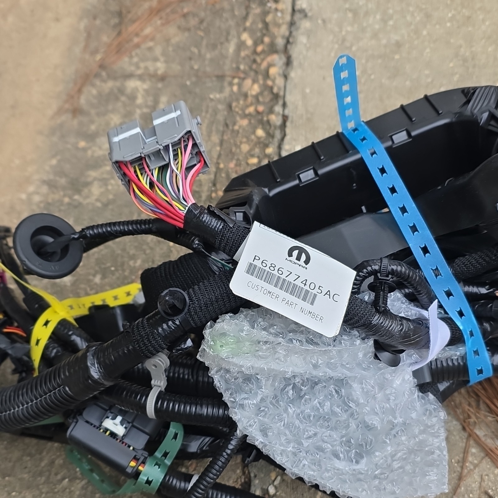 Mopar Dash Wire Harness And Core Support Harness 68677405ac And 68719111ab
