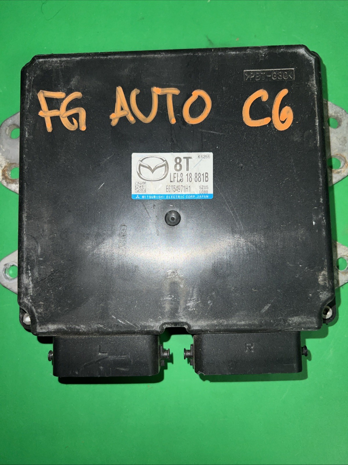 06 2006 Mazda 3 2.0 L engine ECU ECM computer module OEM LFL8 18 881B