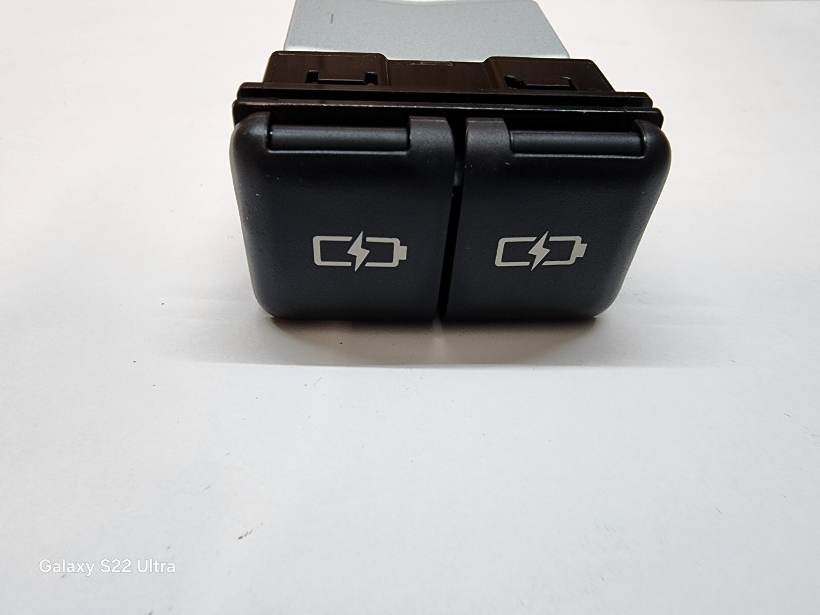 New Genuine Toyota USB Port 85532-0E100 Fast Shipping