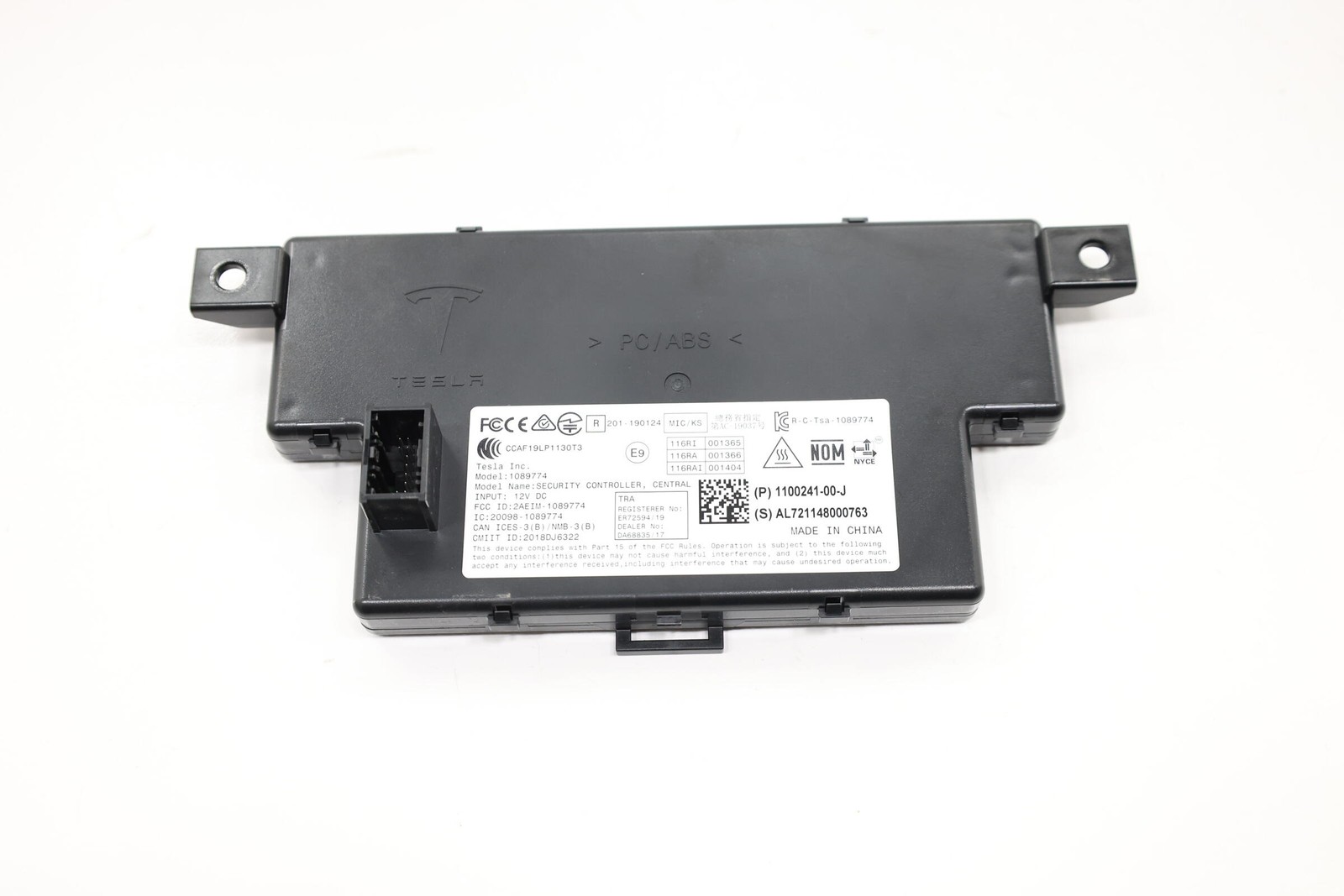2020 – 2024 TESLA MODEL Y CENTER CONSOLE LOCKING CONTROL MODULE OEM 110024100J