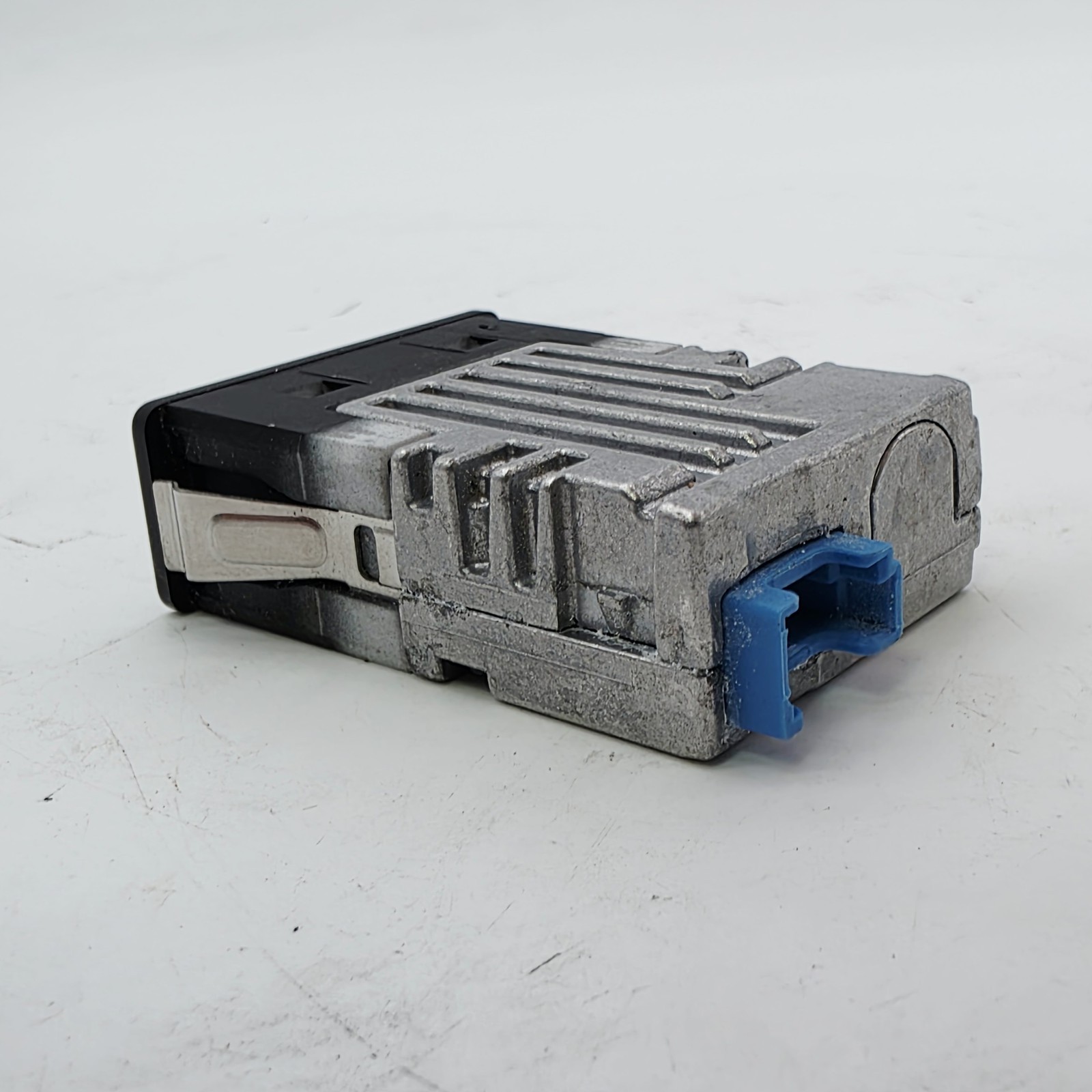 OEM 19-25 BMW 330i G20 Dual USB Type C Charger Socket Port 8711938 Used
