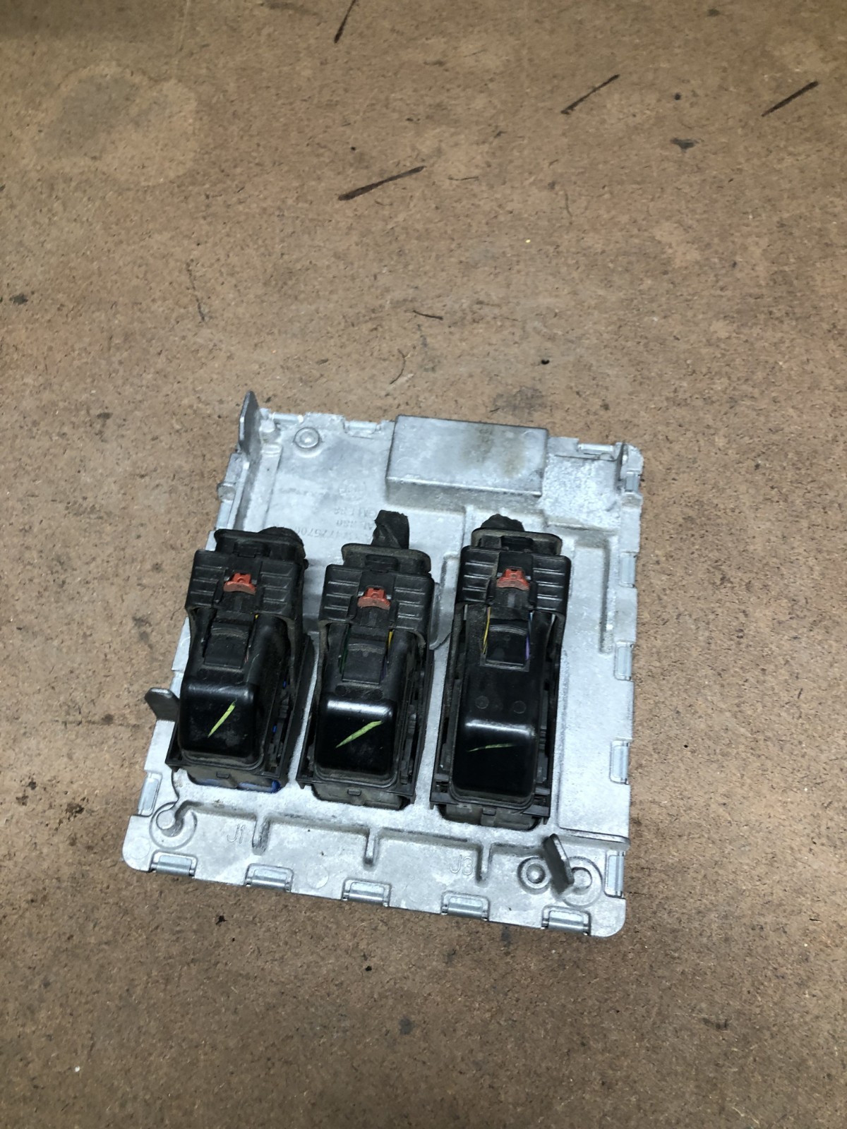 2020 Chevy Malibu Engine Control Module Computer Ecm Pcu Oem 1270155 E88 Plugs