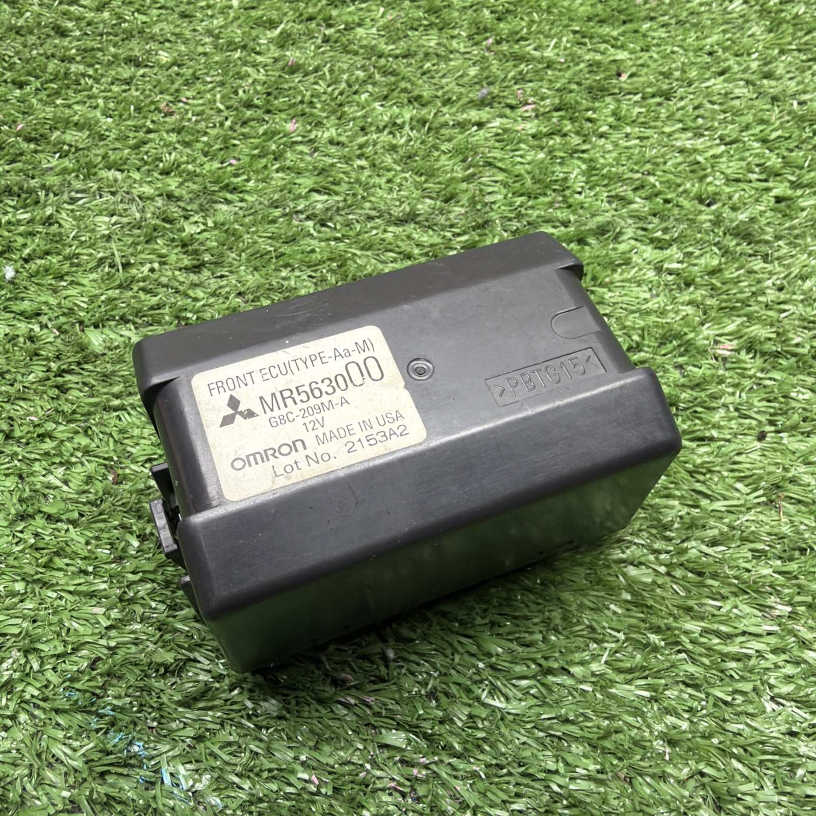 00- 03 MITSUBISHI ECLIPSE GALANT FRONT ECU RELAY UNIT COMPUTER MR563000
