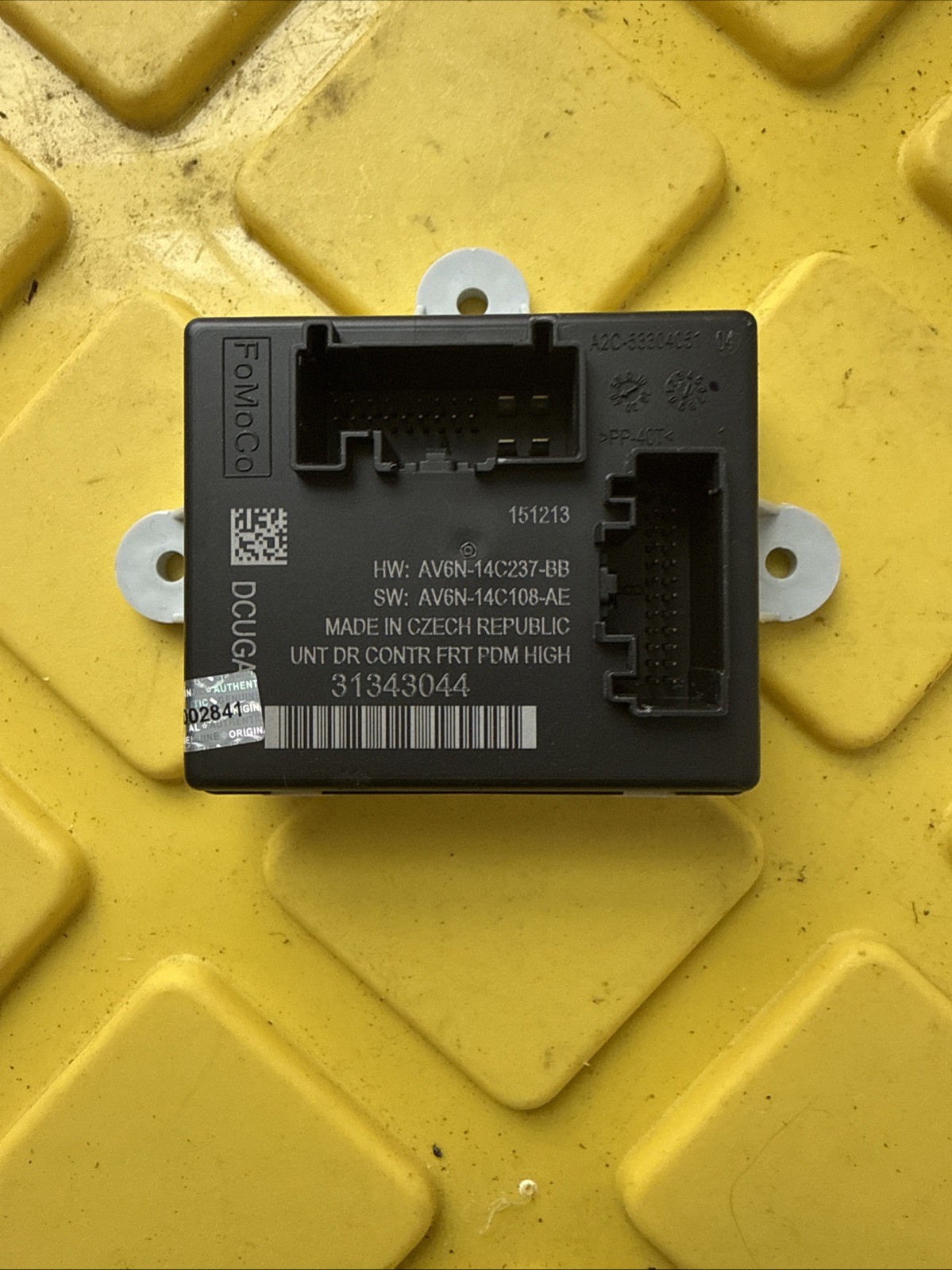 14-18 Volvo S60 V60 FRONT RIGHT PASSENGER SIDE DOOR CONTROL MODULE OEM 31456701