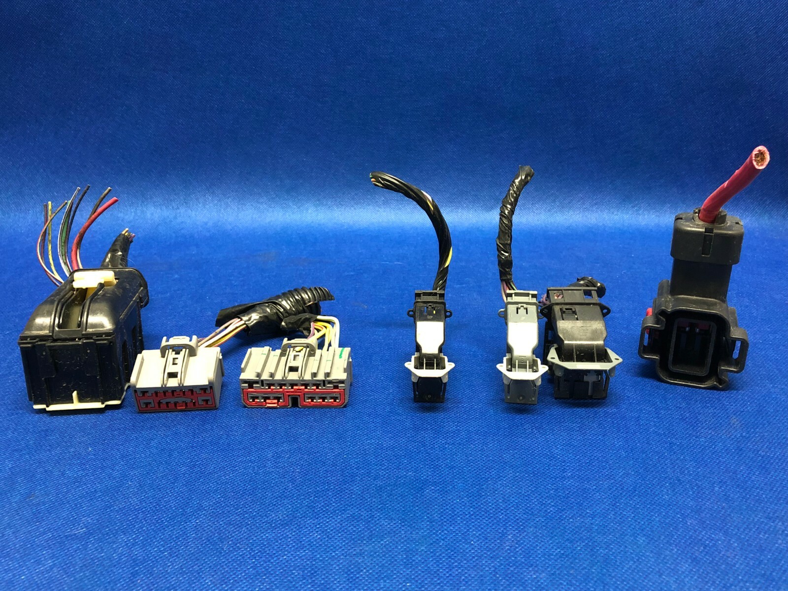 WIRING HARNESS PLUG CONNECTOR 12 FORD MUSTANG MODULE FUSEBOX BR3T 15604 CB