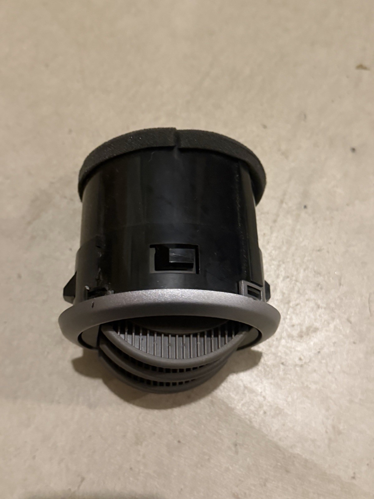 73630-64J 2012 Suzuki Grand Vitara OEM Dash Air Vent Gray With Silver Trim (1)