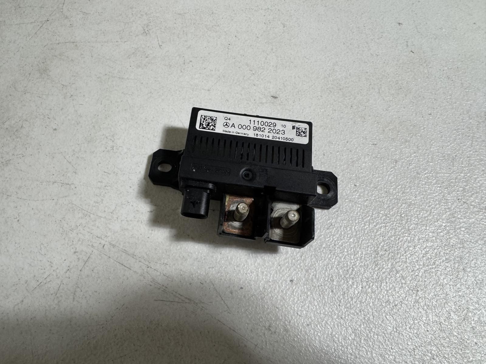 2009-16 Mercedes W212 E350 Battery overload Relay Unit OEM A0009822023