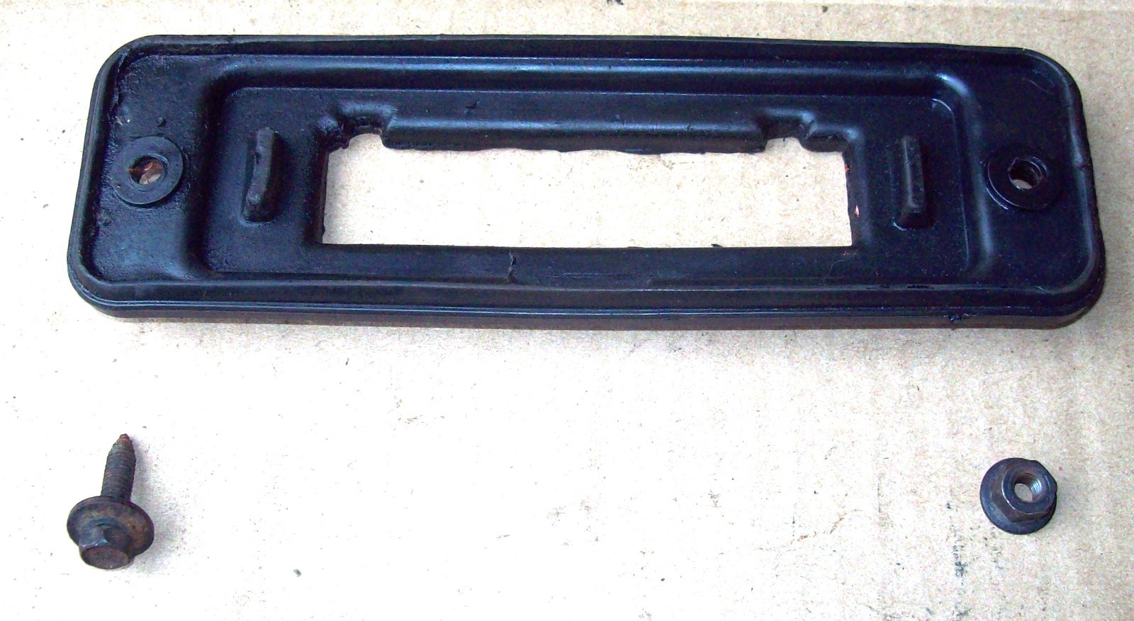 92-97 FORD TRUCK F150 F250 F350,BRONCO PCM COMPUTER CAB SEAL,MOUNTING HARDWARE.