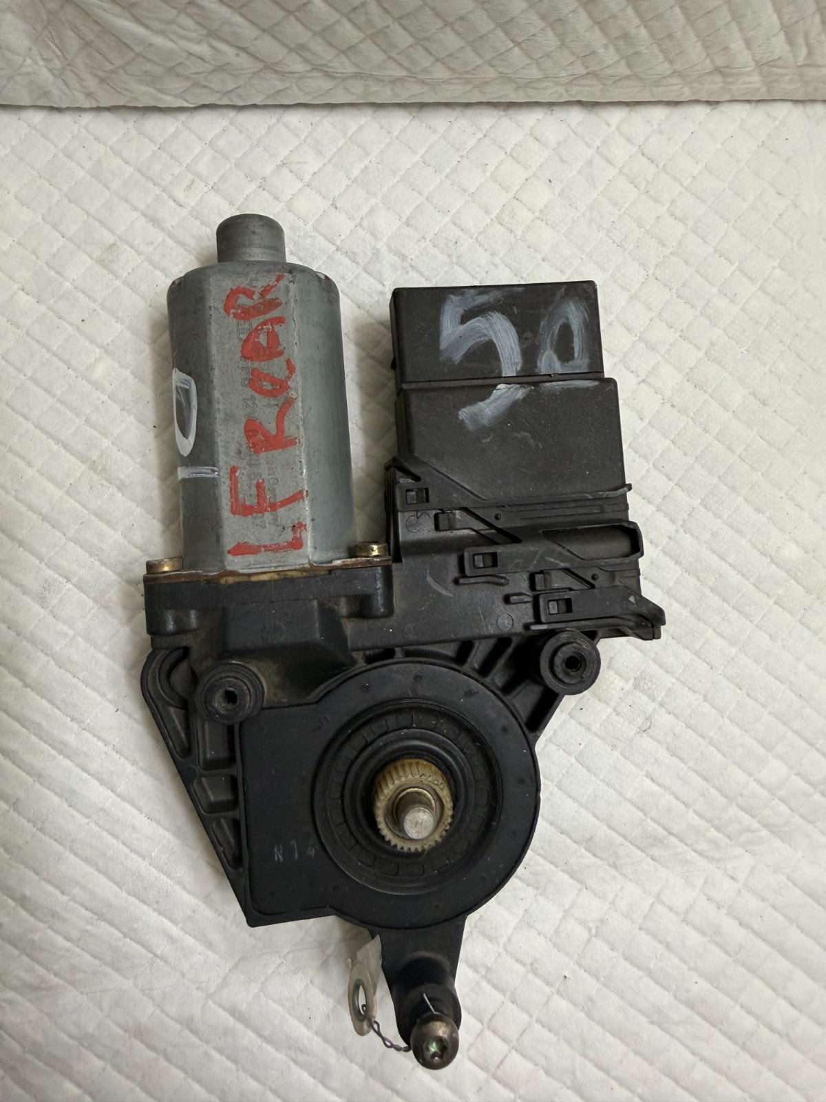 2001-2005 Volkswagen Passat Rear Left Driver Window Regulator Motor OEM (50)