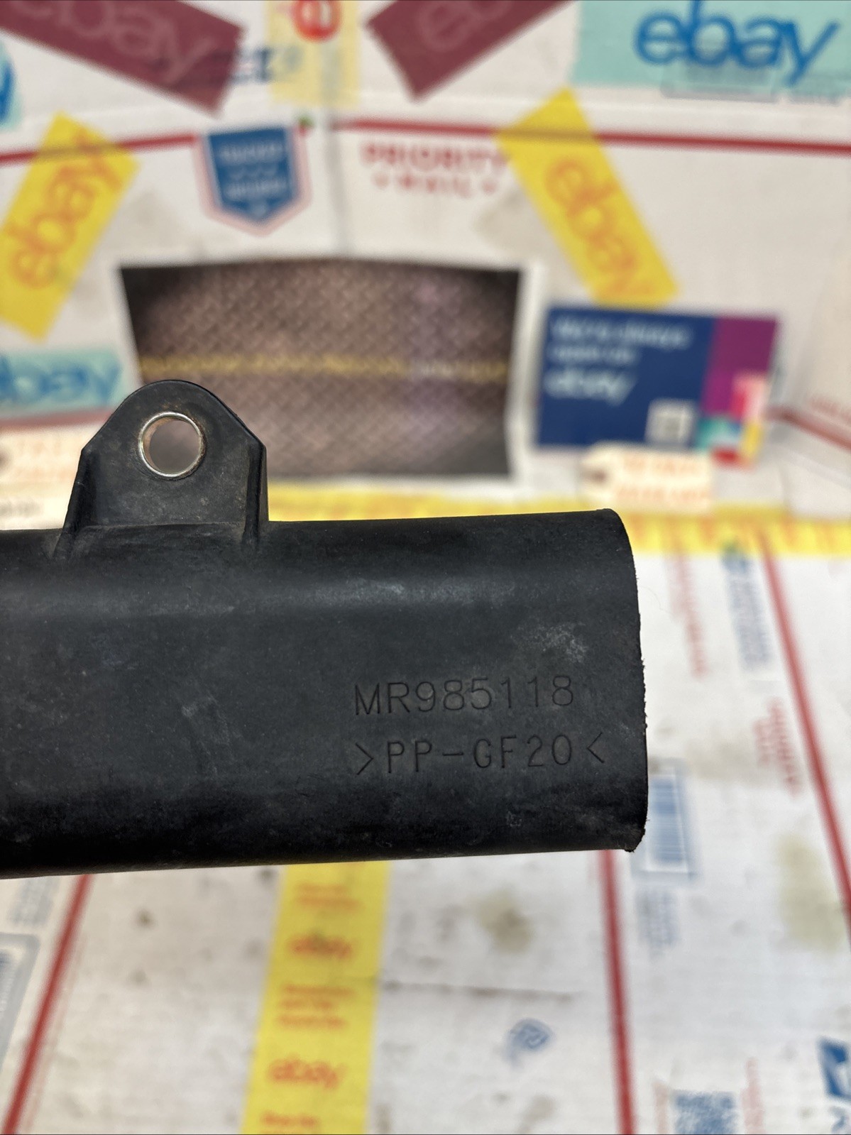 04-11 MITSUBISHI ENDEAVOR ECU ECM COVER SHIELD ENGINE COMPUTER TRIM # MR985118