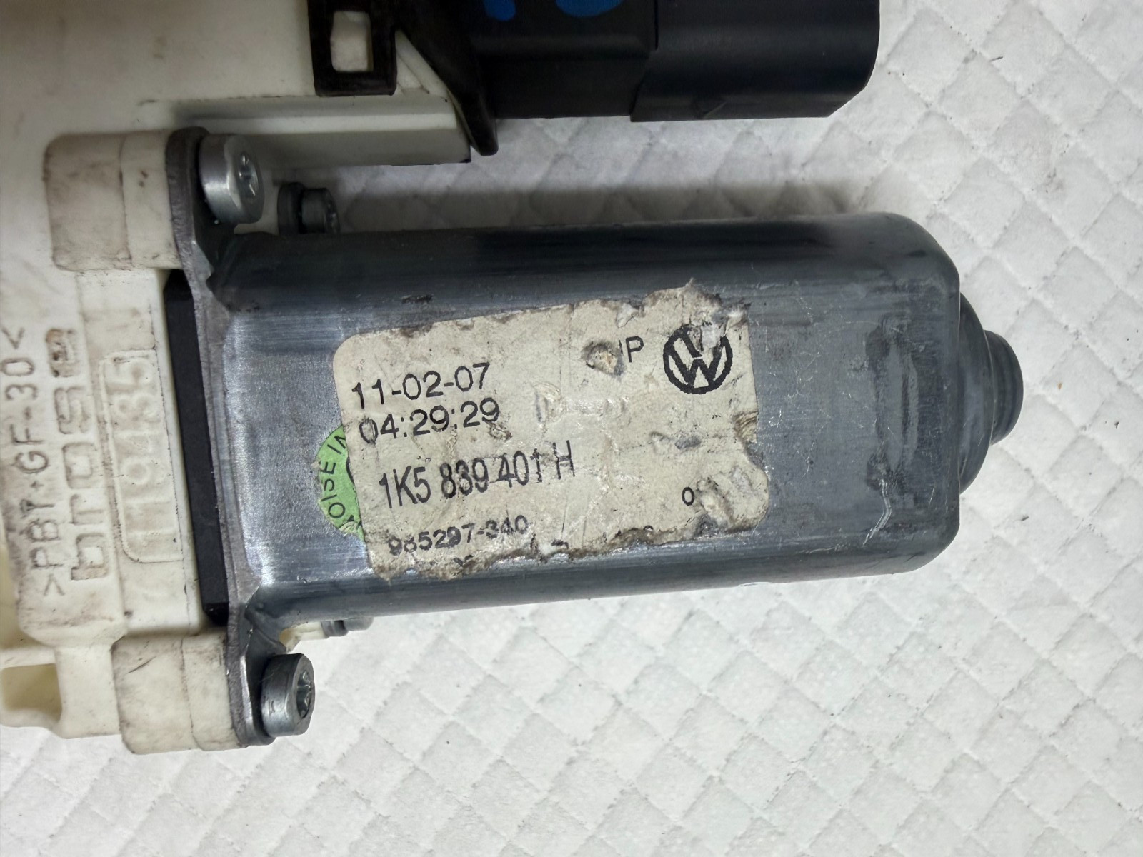 2005-08 VW Volkswagen Jetta Left Rear Power Window Motor 1K5-839-401-H OEM (38)