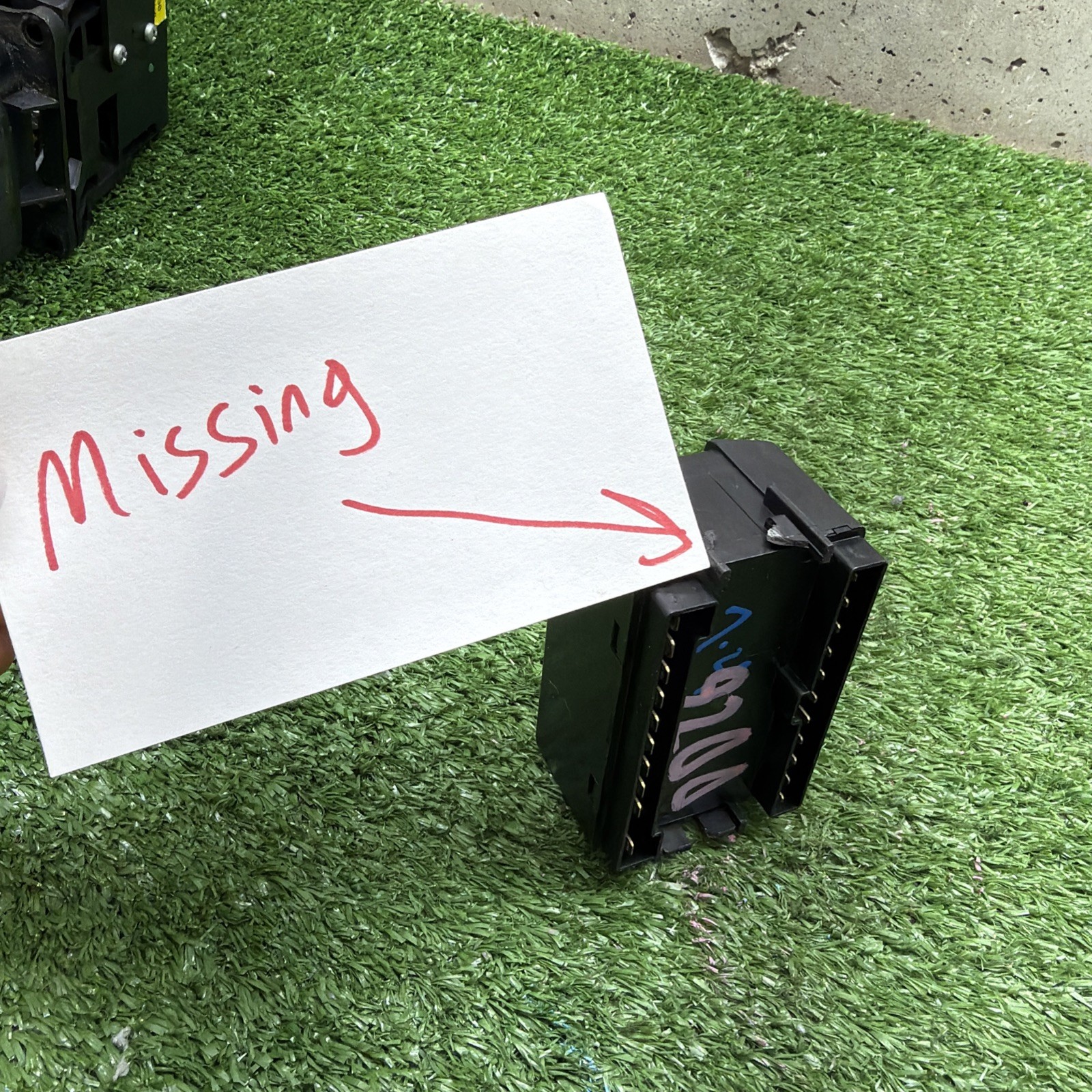00- 03 MITSUBISHI ECLIPSE GALANT FRONT ECU RELAY UNIT COMPUTER MR563000