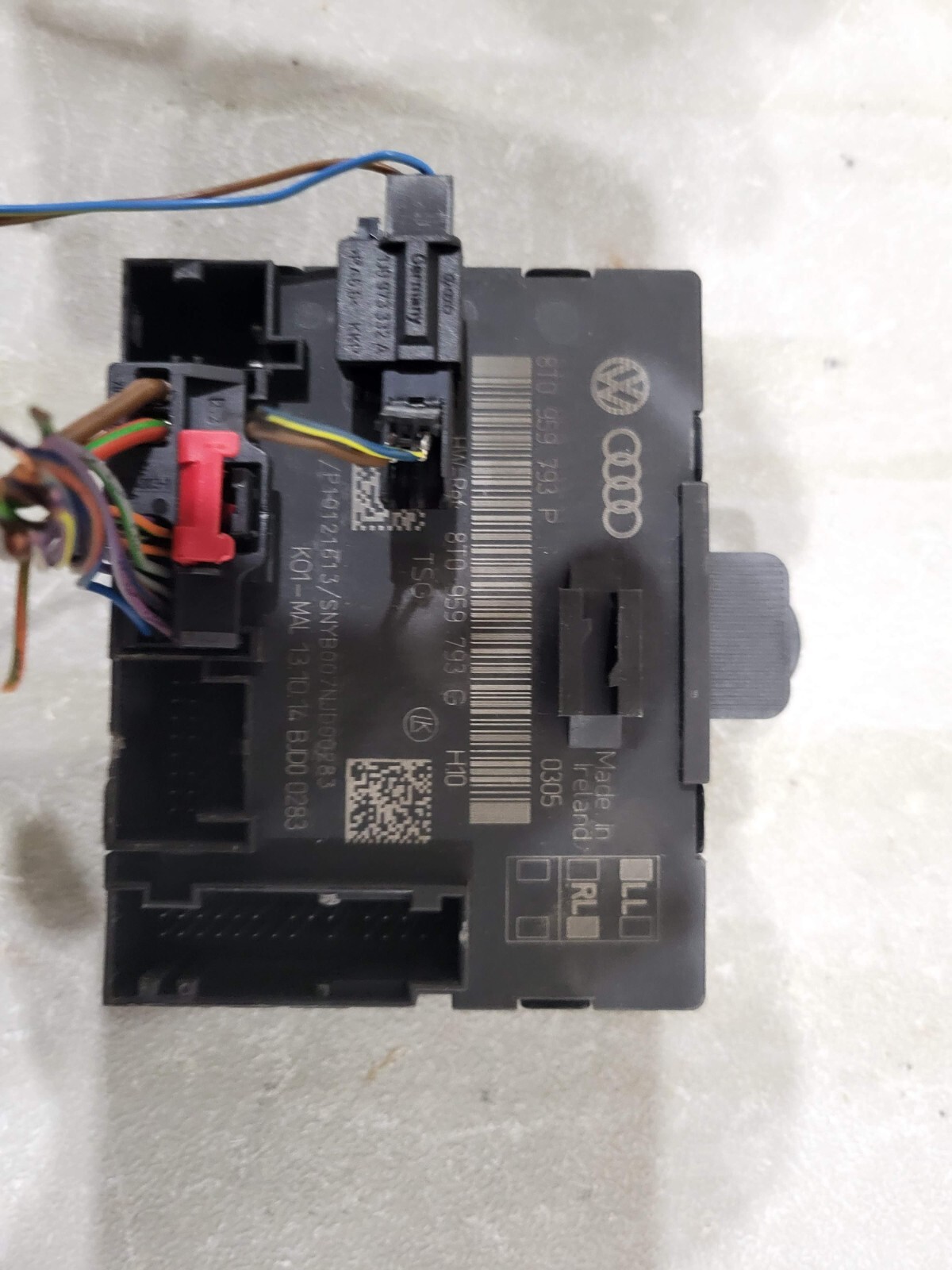 2013-2016 AUDI A4 – Front Right DOOR Control Module / Computer 8T0959792P