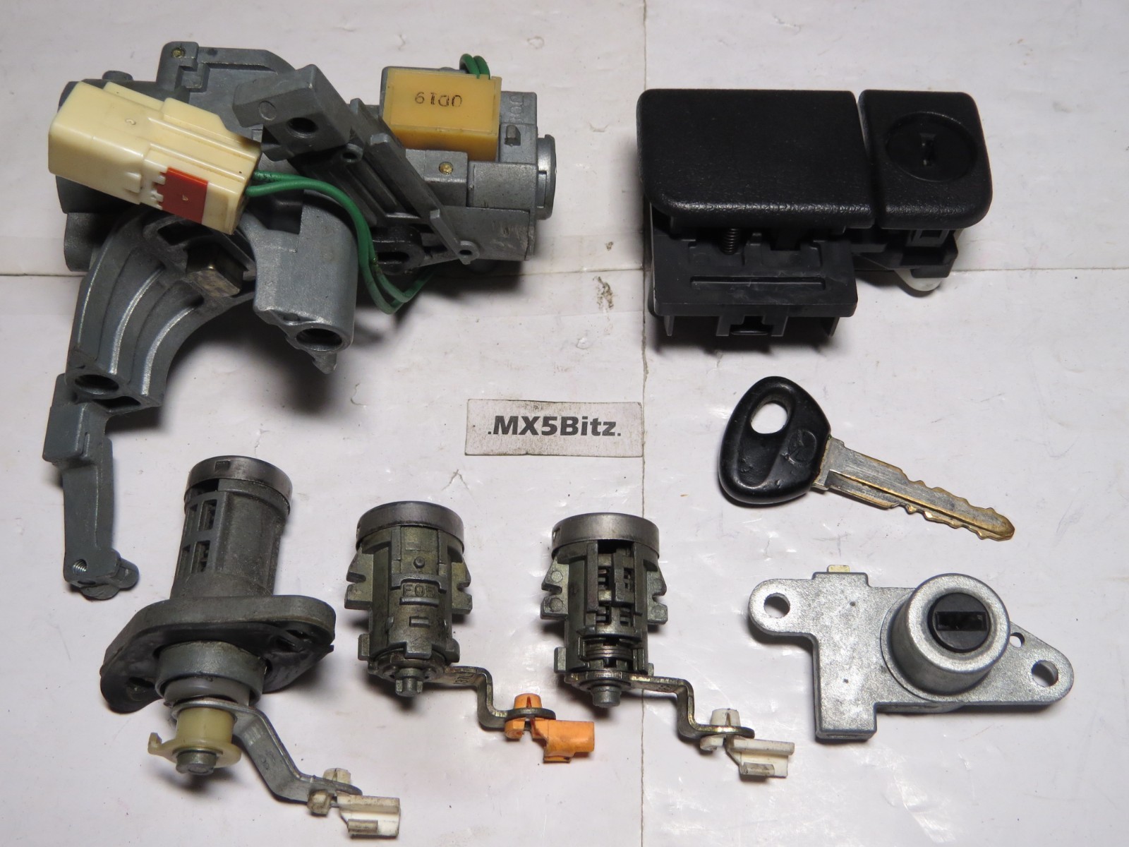 MAZDA MX5 MK2 FULL LOCKSET AND IGNITION + 1 KEY/CHIP – UK MODEL 1998 – 2000