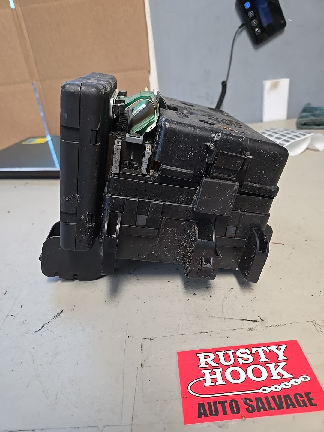 2005-2009 GM Multi Vehicle 05 Envoy Body Control Module w/ Fuse Box 15135466