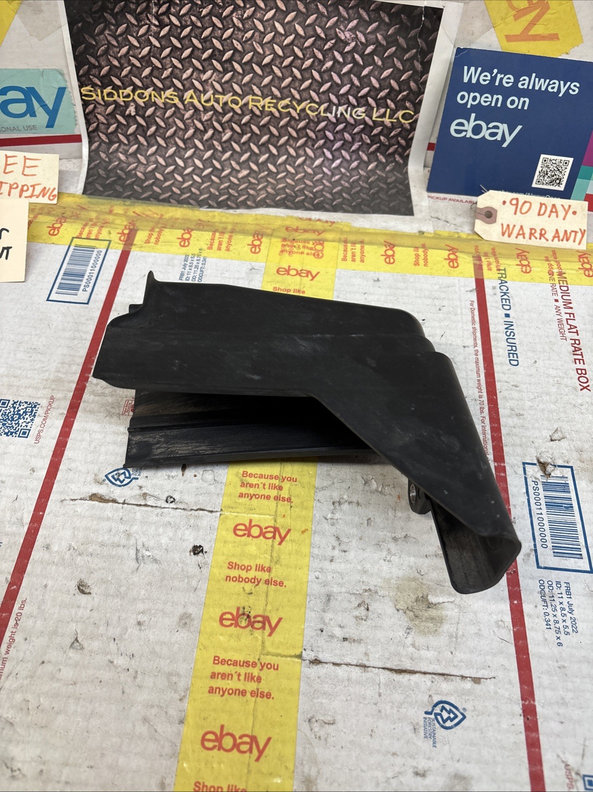 04-11 MITSUBISHI ENDEAVOR ECU ECM COVER SHIELD ENGINE COMPUTER TRIM # MR985118