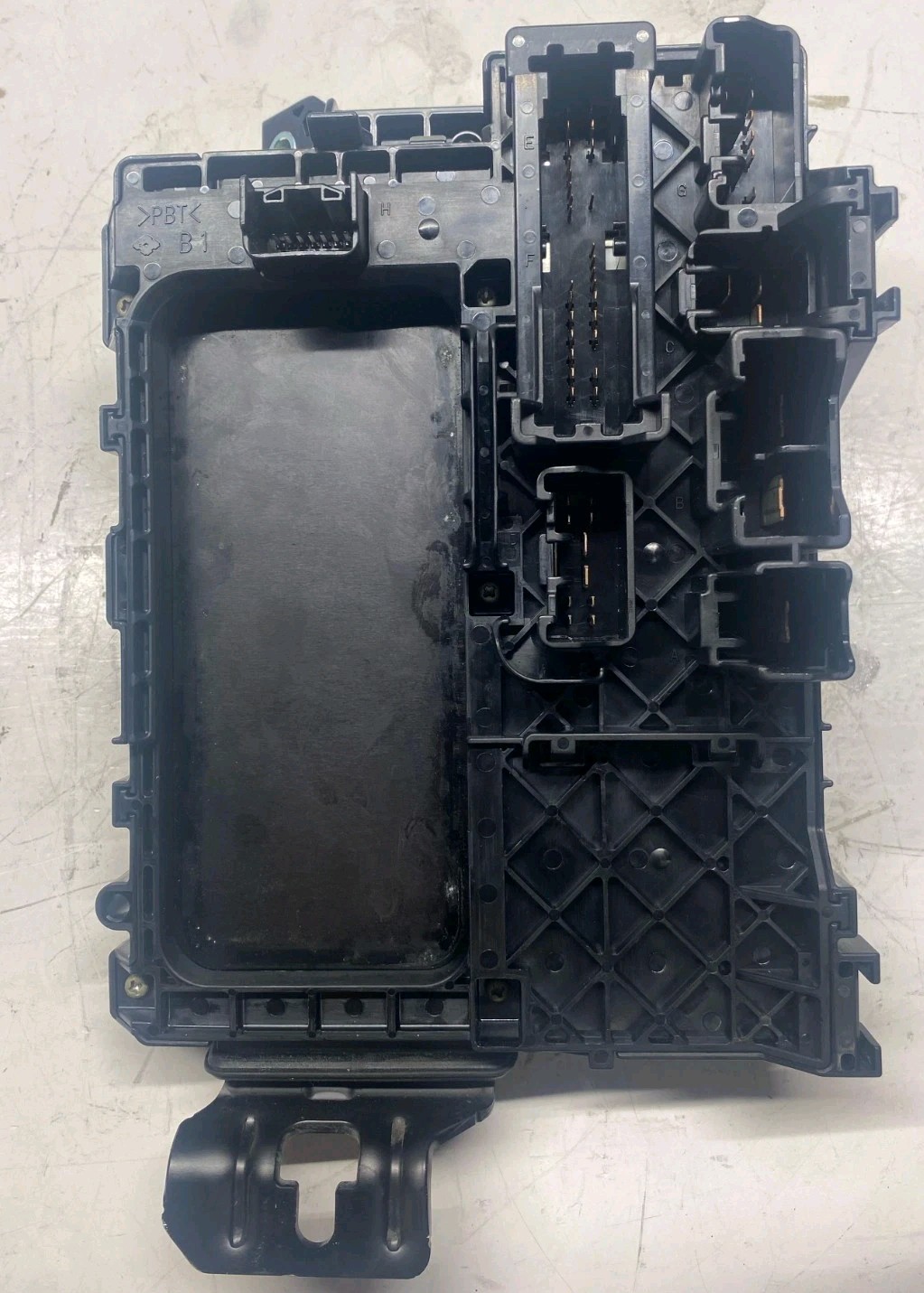 2009-2017 LEXUS LS460 AWD FRONT ENGINE BAY FUSE RELAY JUNCTION BOX BLOCK OEM