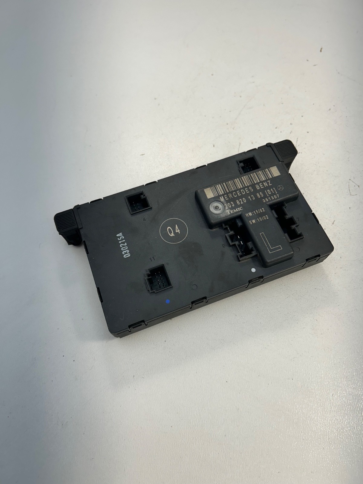 Mercedes Benz W203 C-Class Door Control Unit Front Left 2038201385