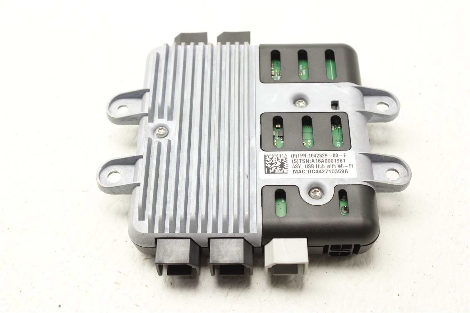 2016 Tesla Model X USB Control Module Unit 1042829-00-E 16-20