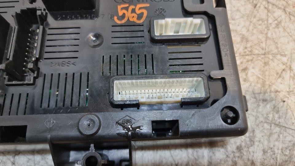 RENAULT CLIO Body Control Module BCM UNIT X85 FUSE BOX ASSEMBLY 2008 8200652286