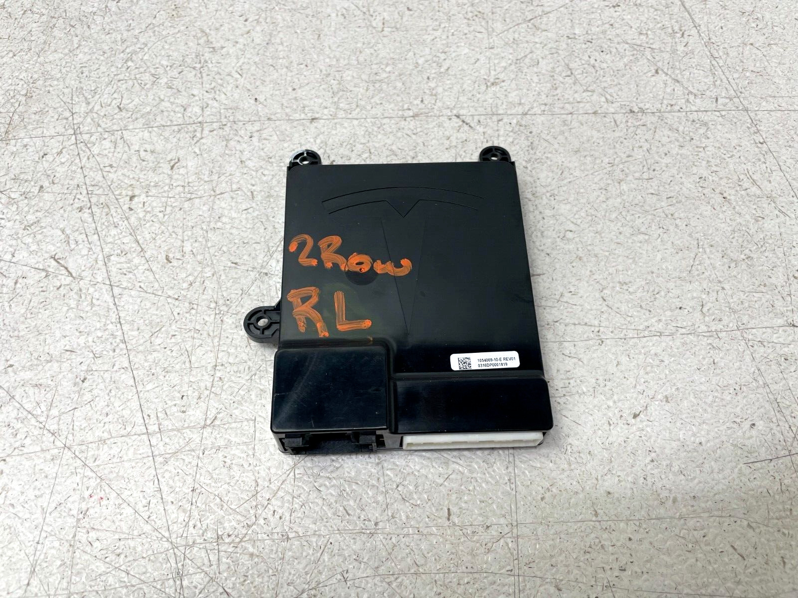 16-20 Tesla Model X Rear Left Or Rear Right Seat 2nd Row Control Module 1355 OEM