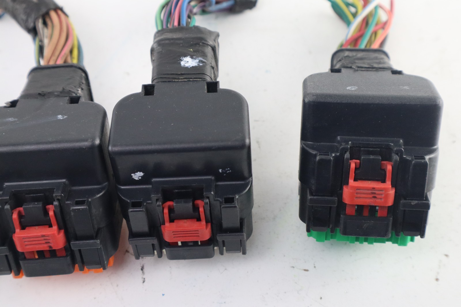 2004 Dodge Ram 1500 Engine Computer Control Module P56028806AD 3.7L WIRE PLUGS