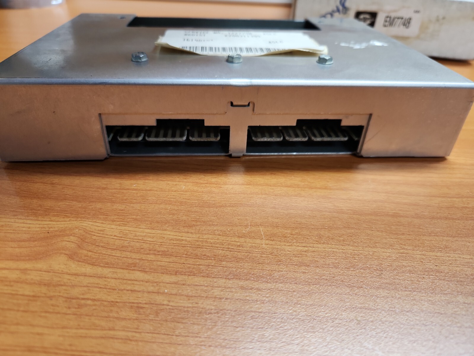 87 88 89 90 91 SUNBIRD ECU/ECM #1227748 MISSING CHIP AS SHOWN. FOR PARTS