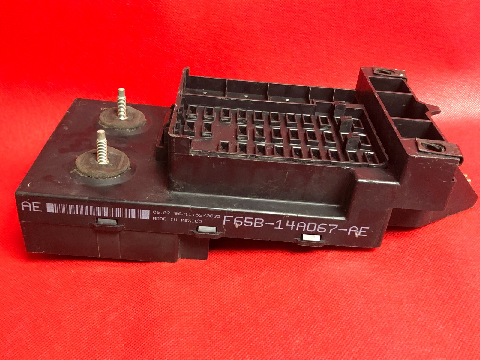 97 FORD F250 F150 TRUCK DASH INTERIOR FUSE BOX RELAY FUSEBOX F65B-14A067-AE NZ