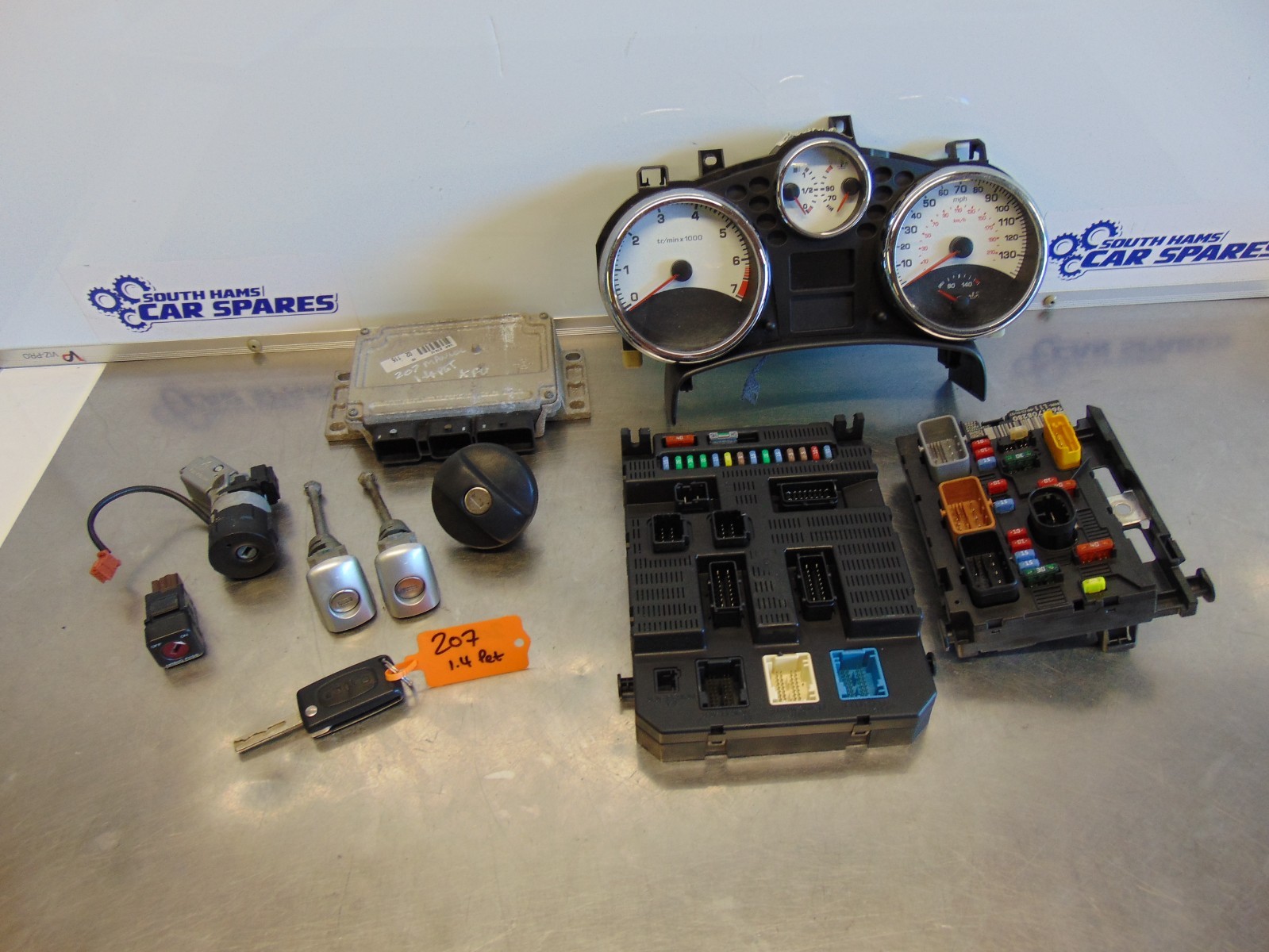 Peugeot 207 ECU Kit 06-12 1.4 16V Petrol Manual KFU 1 x Key Transponder Barrel
