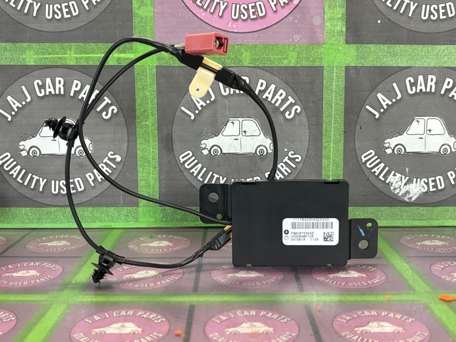 2011 CHRYSLER 300 KEYLESS ENTRY ANTENNA REMOTE START MODULE (ID: 68067532AE) OEM