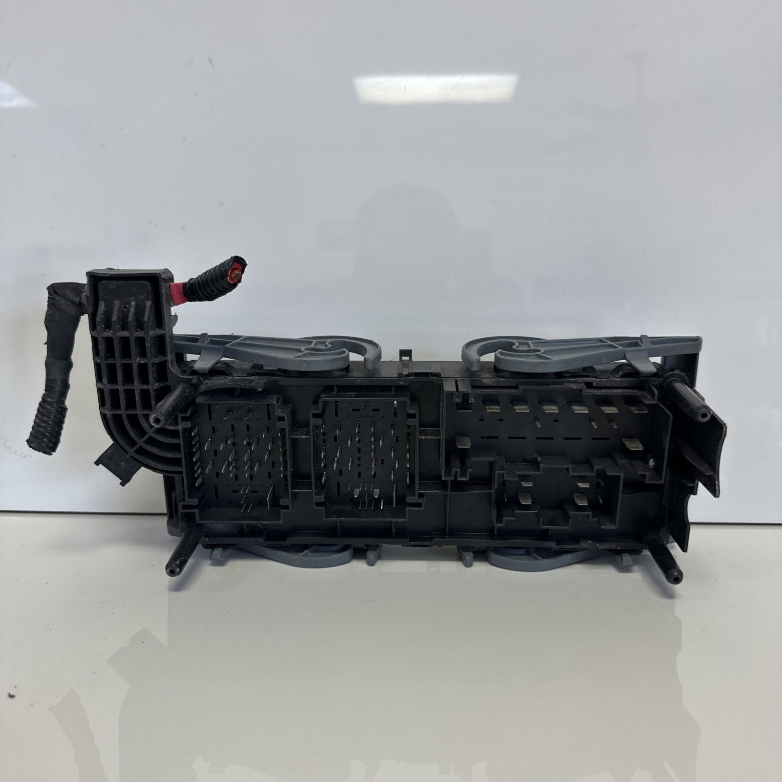 11-19 Dodge Journey 3.6L TIPM Totally Integrated Power Module Box 68143314AA OEM