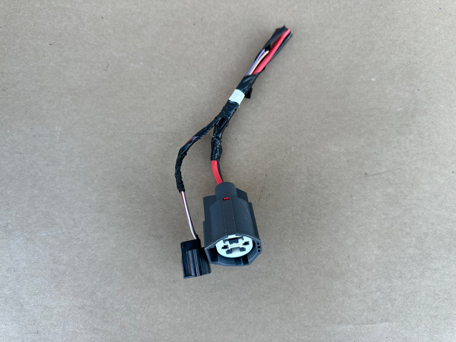 16-19 Land Rover Discovery Air Suspension Pump Wiring Sockets