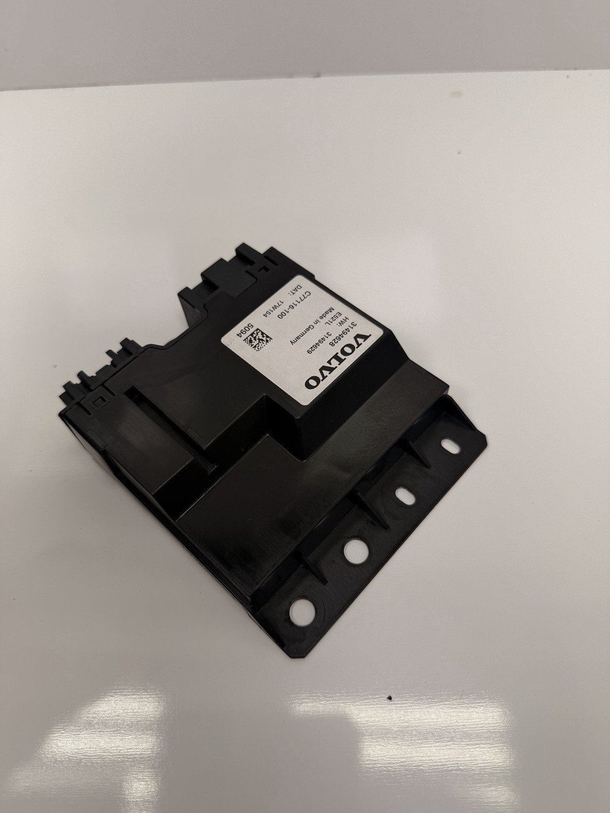 2016 – 2021 Volvo XC90 Rear Lift Gate Tailgate Control Module 31419670