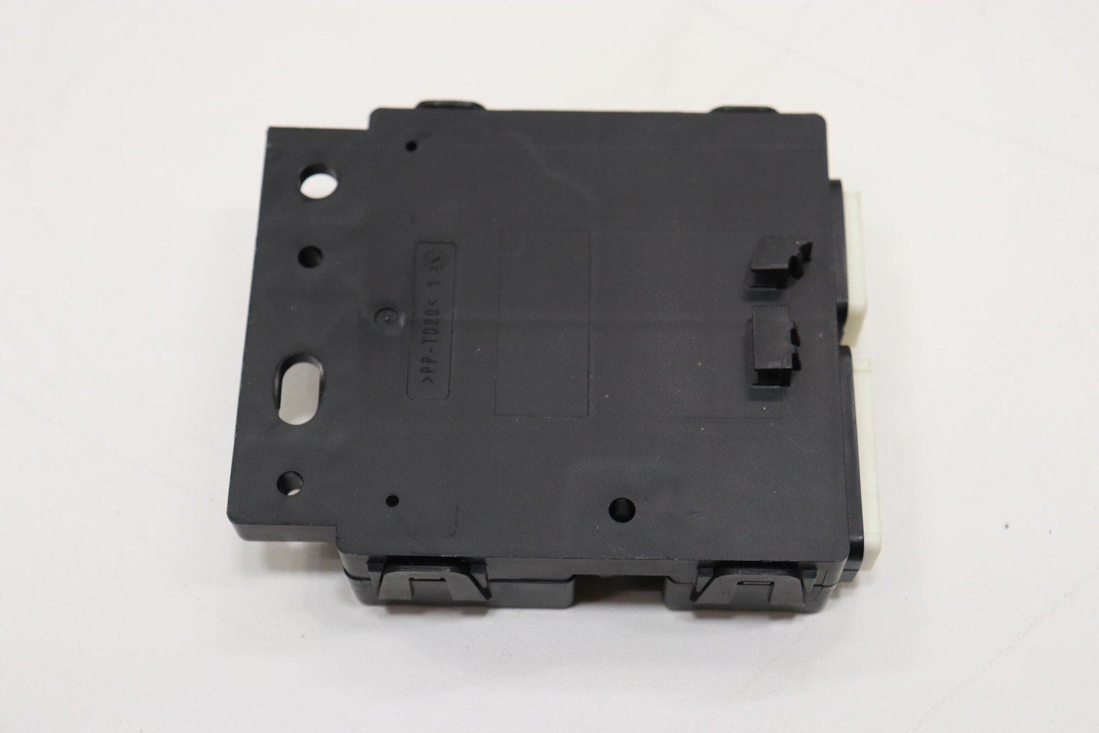 2022 -2024 KIA EV6 FRONT RIGHT PASSENGER SIDE SEAT CONTROL MODULE OEM 88540CV020