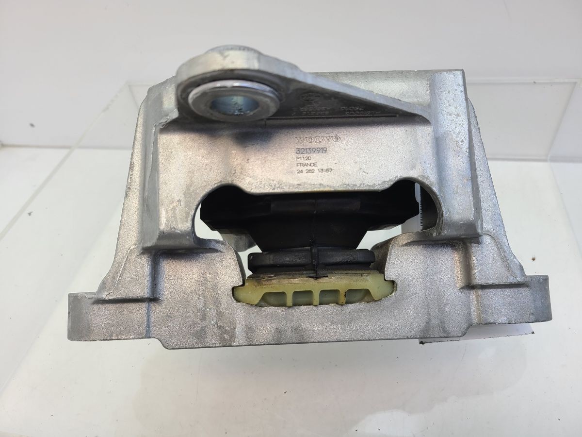 Volvo XC40 Right Engine Mount 32139919