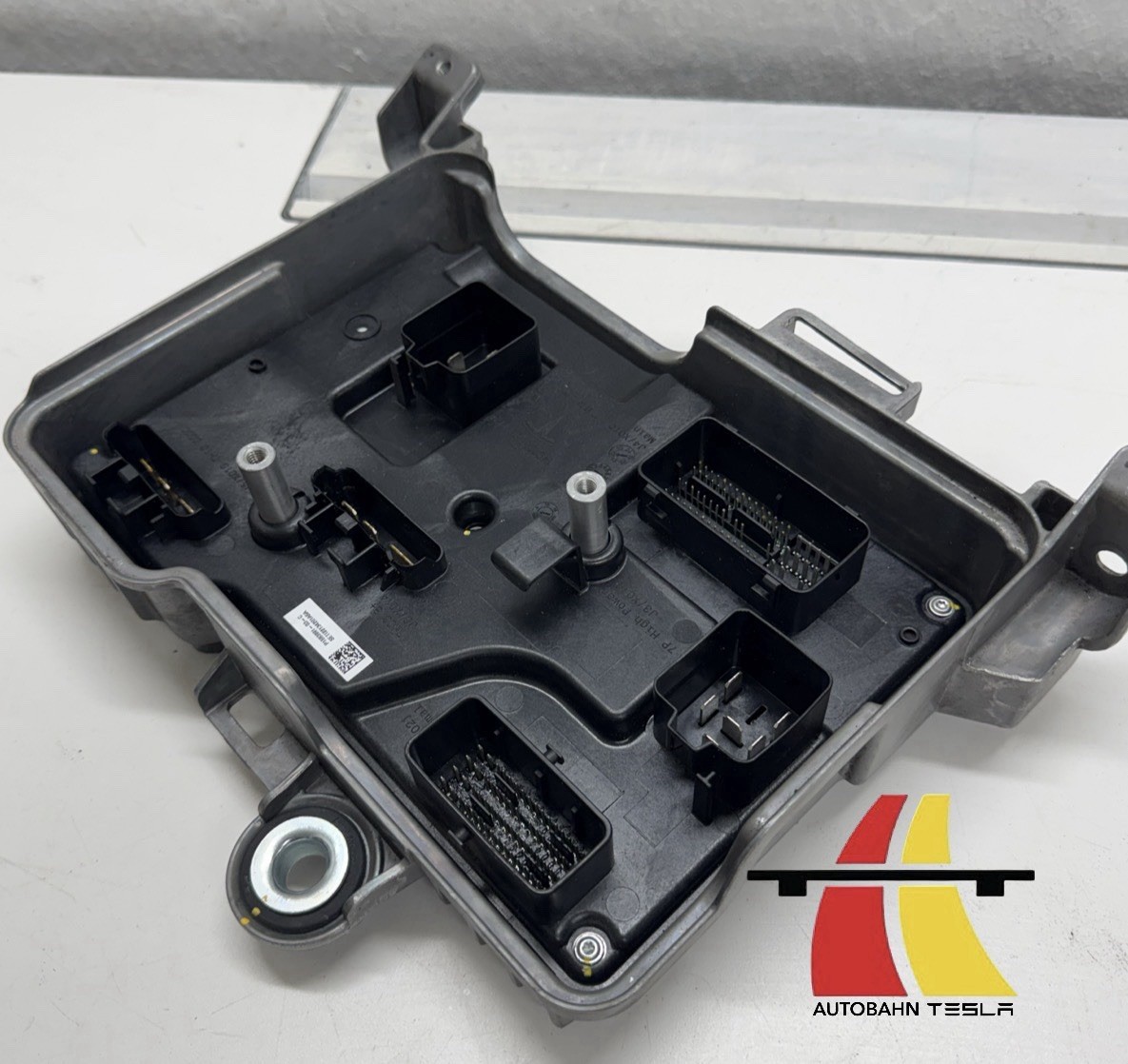 2020 – 2024 TESLA MODEL Y AWD FRONT BODY CONTROL COMPUTER MODULE