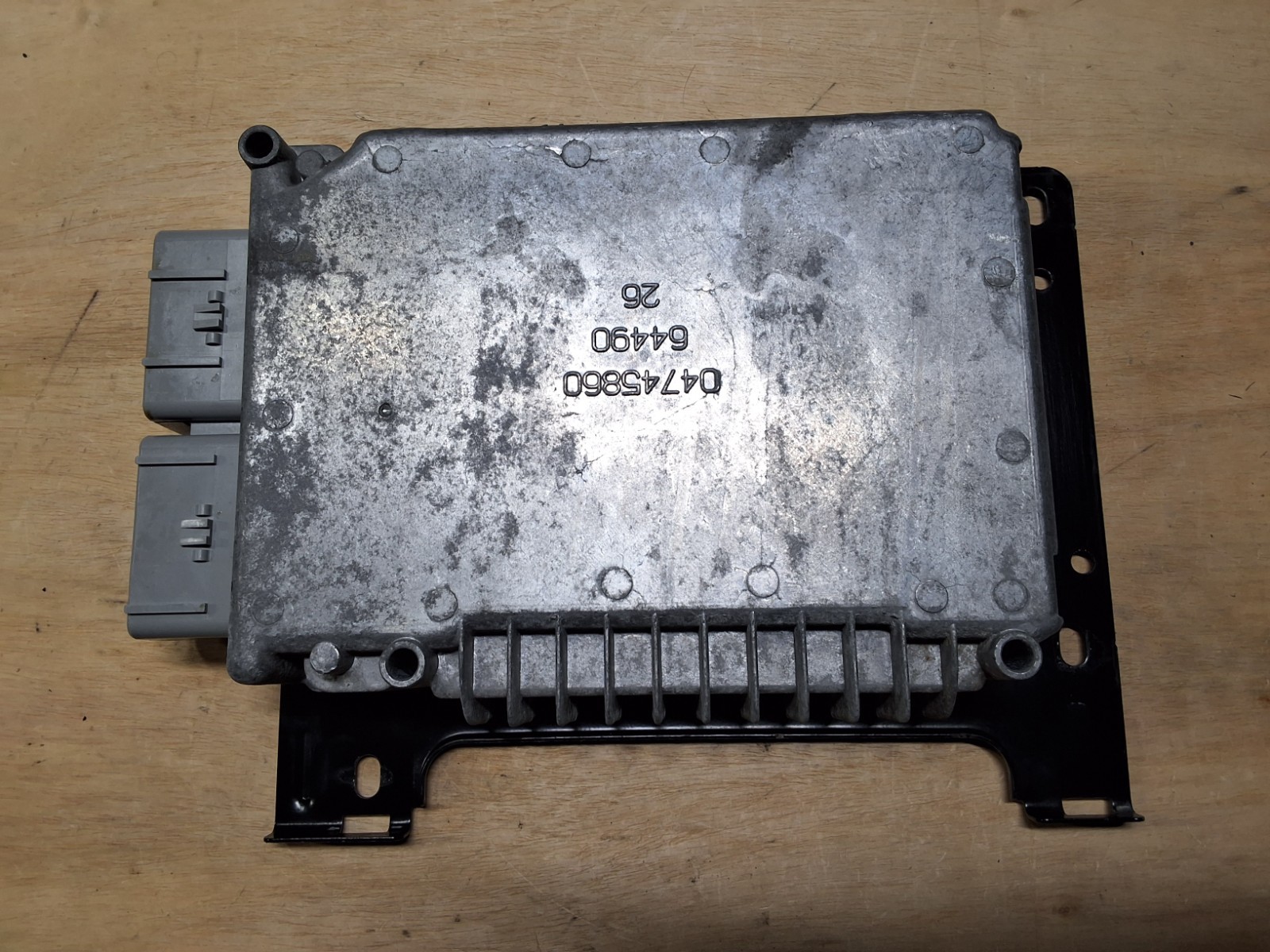 Chrysler PT Cruiser 2002 2.4 M/T ECU engine computer part # P05033666AB */*