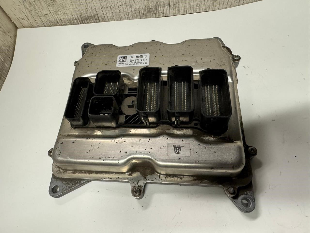 14-18 BMW 320i Engine Control Module Computer ECU ECM PCM – 7 935 323 -01